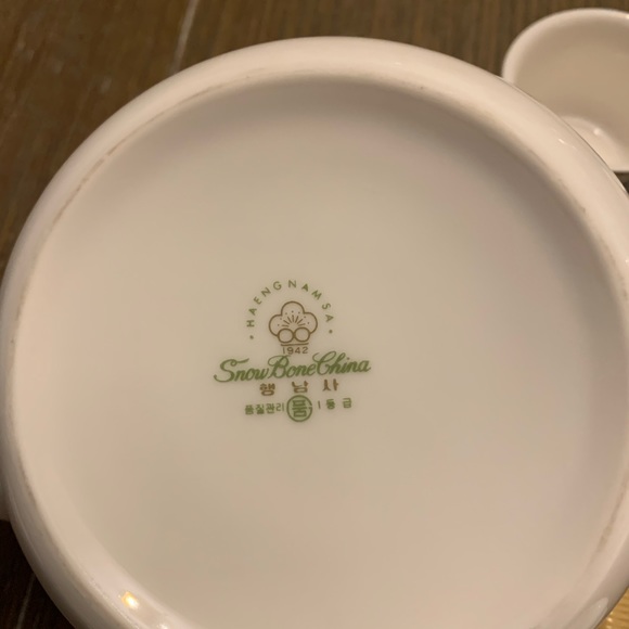 Vintage Snow Bone China Teapot with 6 cups - Picture 6 of 14